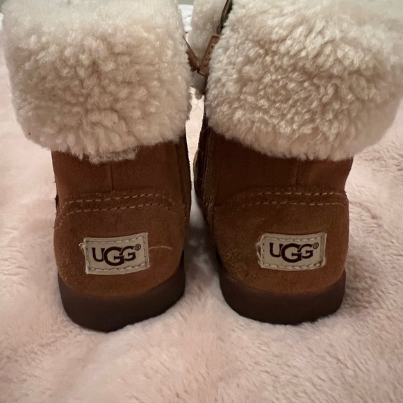 Ugg boots toddler size 6.5 - Picture 8 of 9